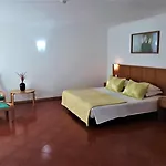 Hotel Santa Cruz Silveira (Lisbon)