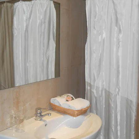 Santa Cruz Otel Silveira (Lisbon)