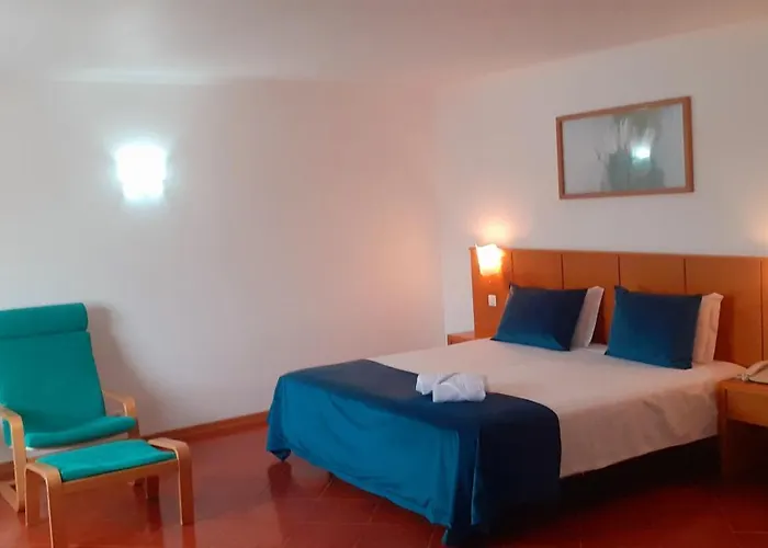 Santa Cruz Hotel Silveira (Lisbon)