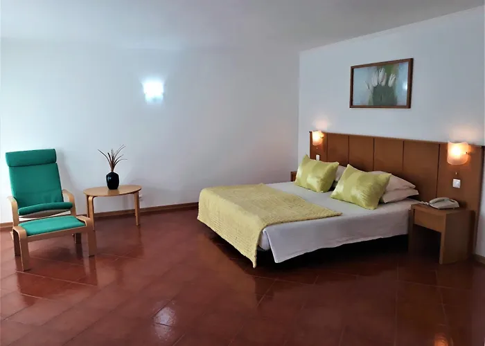 Hotel Santa Cruz Silveira (Lisbon)